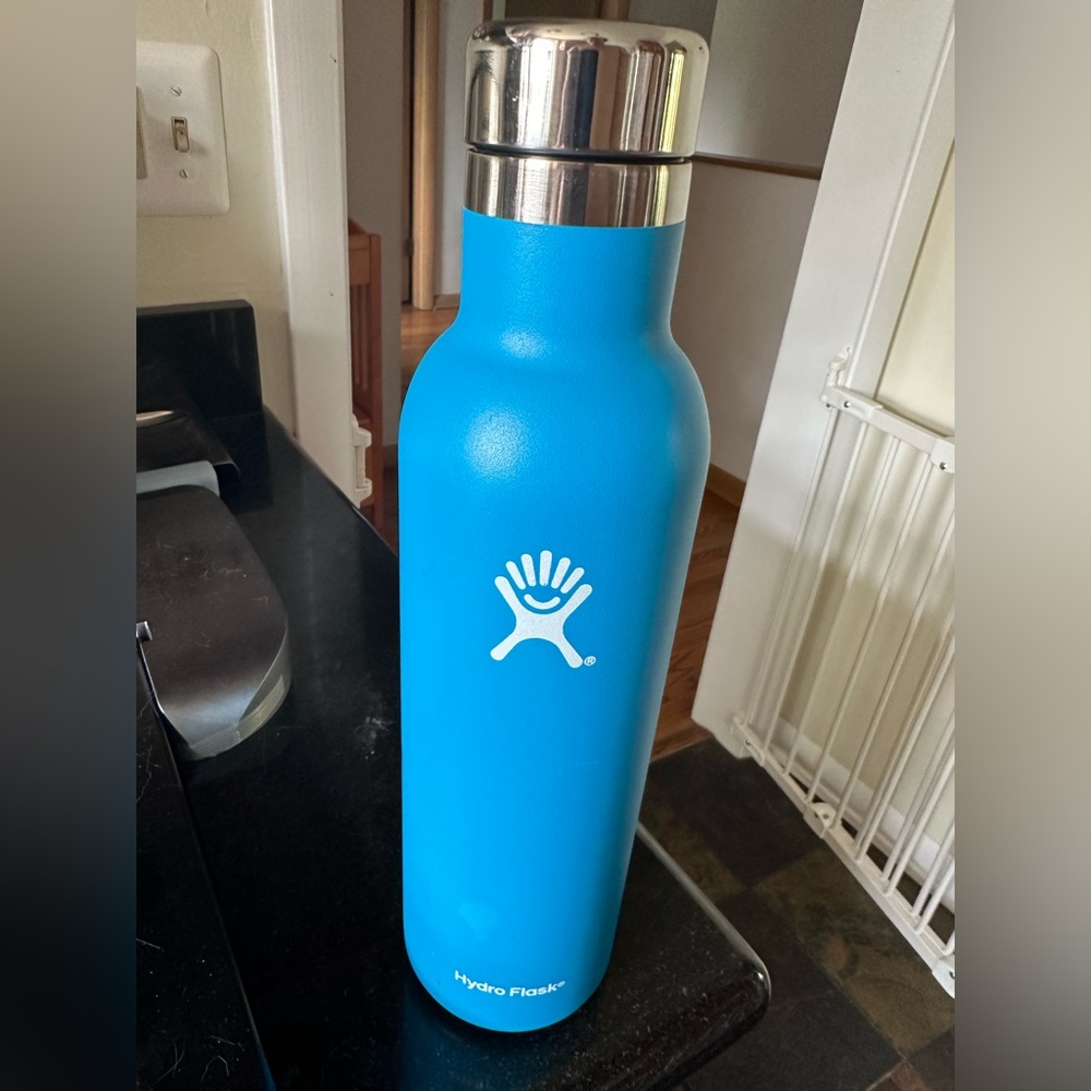 Hydroflask 25oz wine bottle chrome blue